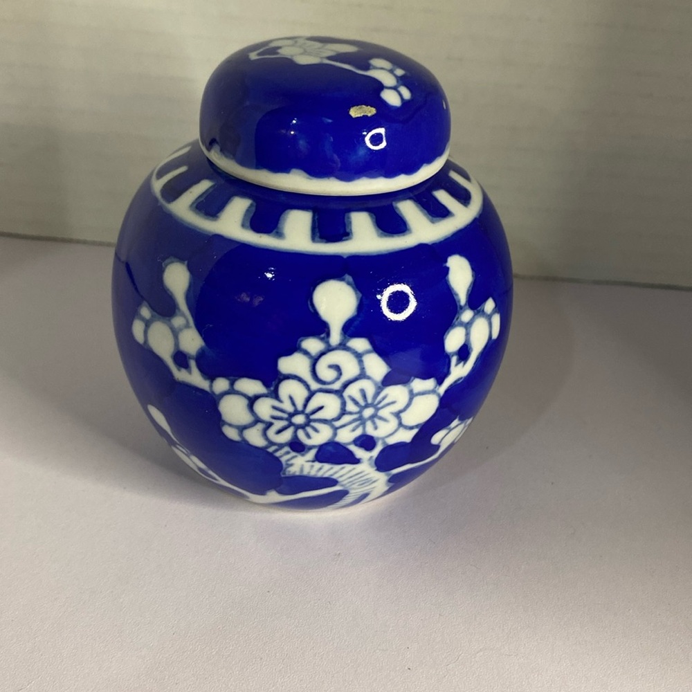 Small ginger jar